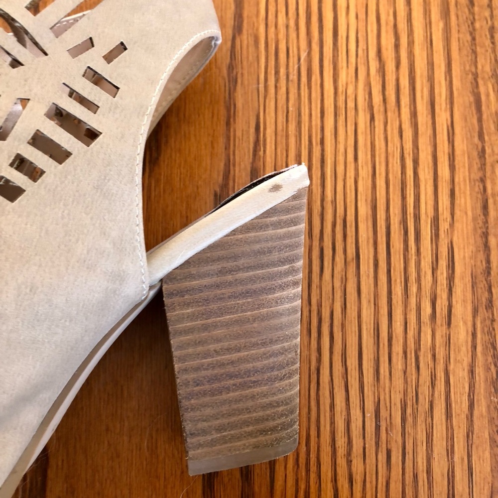 Restricted Sandals - Picture 7 of 7